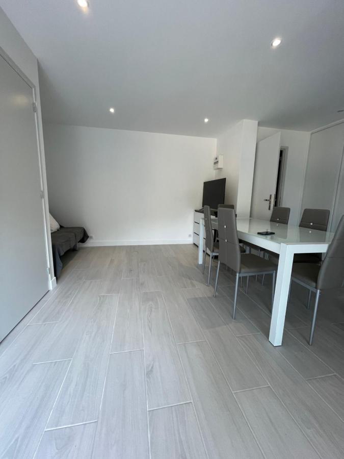 appartement bas de villa avec piscine privée partagée proche bord de mer Cagnes-sur-Mer Esterno foto