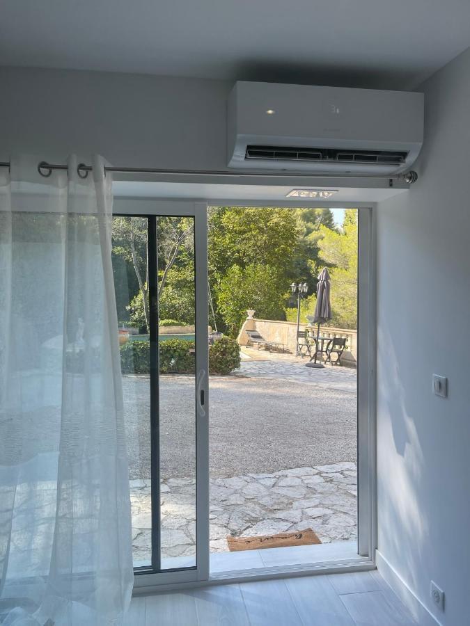 appartement bas de villa avec piscine privée partagée proche bord de mer Cagnes-sur-Mer Esterno foto